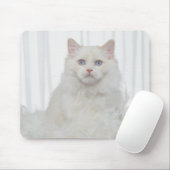 Weiße Katze mit Federn Mousepad (Mit Mouse)