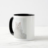Weiße Katze mit Federn Tasse (Vorderseite Links)