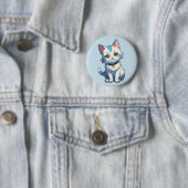 Weiße Katze mit Feline Charm Button (Beispiel)
