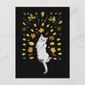 Weiße Katze mit Herbstlaub Postkarte (Vorderseite)
