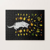Weiße Katze mit Herbstlaub Puzzle (Horizontal)
