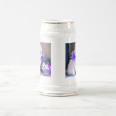 Weiße Katze mit Lila Blume Collar Painting Bierglas (Mittel)
