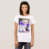 Weiße Katze mit Lila Blume Collar Painting T-Shirt (Vorne ganz)