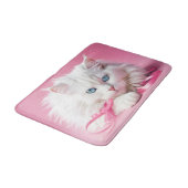 Weiße Katze mit rosa Ribbons Badematte (Schrägansicht)