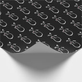 Weiße Katze mit roter Zunge auf schwarzem Hintergr Geschenkpapier (Ecke)