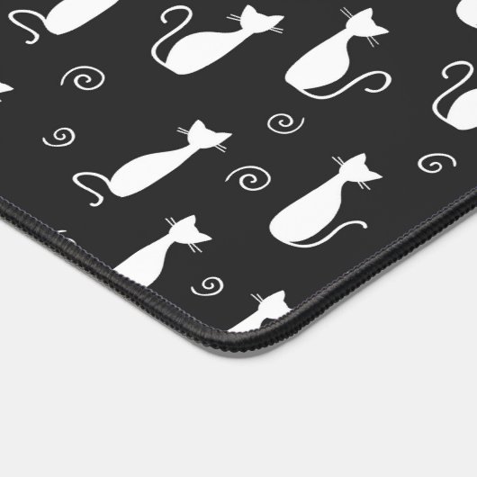 Weiße Katze Silhouette Muster auf Schwarz Schreibtischunterlage (Ecke)