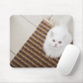 Weiße Katze sitzt auf Matte Mousepad (Mit Mouse)