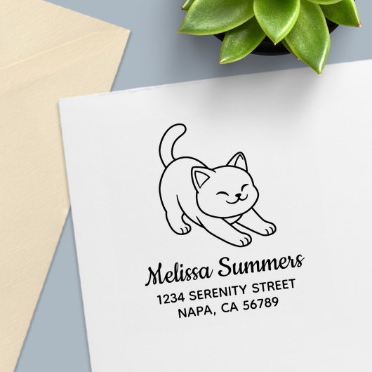 Weiße Katze streckt sich Adresse Permastempel