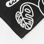 Weiße Katzen auf schwarz Fleecedecke (Ecke)