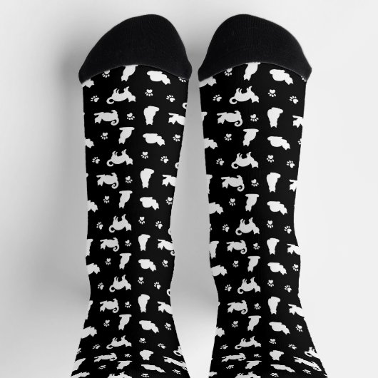Weiße Katzen und Paw-Prints auf schwarzem Muster Socken (Oben)
