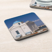 Weiße Kirche am Strand in der Nähe des Ägäischen M Untersetzer (Linke Seite)