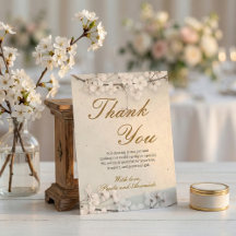 Weiße Kirschblüten-Hochzeit mit goldener Schrift