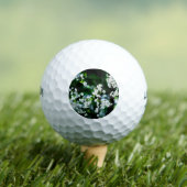 Weiße Kirsche blüht grüne Blätter Golfball (Insitu T-Shirt)