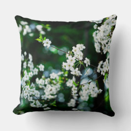 Weiße Kirsche blüht grüne Blätter Kissen