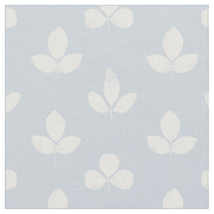 Weiße Klee auf blassrosa Blau Stoff