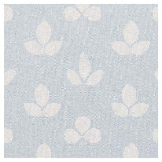 Weiße Klee auf blassrosa Blau Stoff (Nahaufnahme)