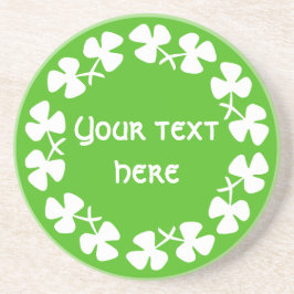 Weiße Kleeblätter hinzufügen Getränkeuntersetzer