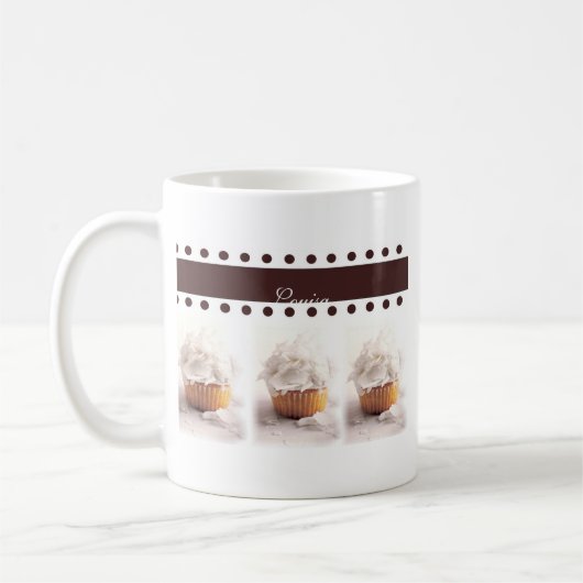 Weiße kleine Kuchen auf Kaffeetasse (Links)
