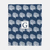 Weiße Korallen an der Küste und blaues Navy Fleecedecke (Vorderseite)