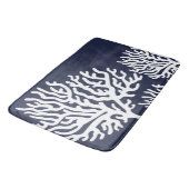 Weiße korallenrote Küstenniederlassungen Badematte (Schrägansicht)