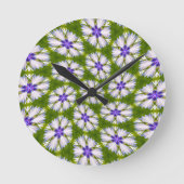 Weiße Kornblumen Muster Runde Wanduhr (Vorderseite)