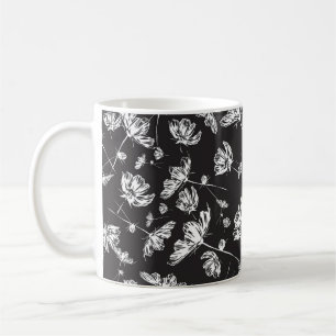 Weiße Kosmos-Blume: abgeschiedenes Muster. Kaffeetasse