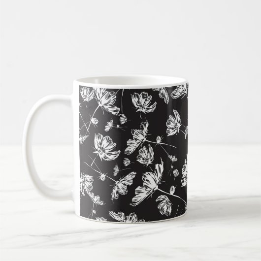 Weiße Kosmos-Blume: abgeschiedenes Muster. Kaffeetasse (Links)