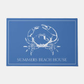 Weiße Krabbe an der Küste auf Personalisiertem kla Fußmatte (Vorderseite)