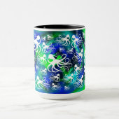 Weiße Krake auf blauem Grün - 15 Unze. Kombinierte Tasse (Zentrum)
