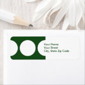 Weiße Kreise auf dem Etikett der grünen Rücksendea (Insitu)