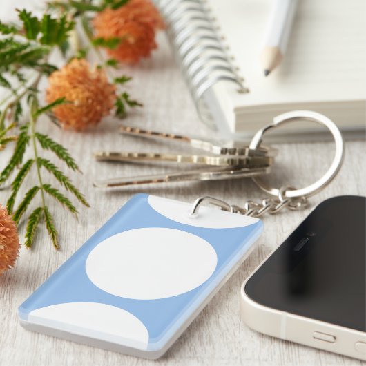 Weiße Kreise auf hellblauer Fläche Schlüsselanhänger (Vorderseite rechts)