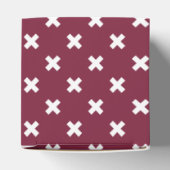 Weiße Kreuzstiche auf Maulbeeren Geschenkschachtel (Oben)