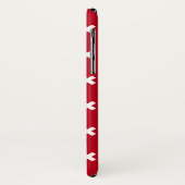 Weiße Kreuzstiche auf Rot Case-Mate iPhone Hülle (Hinten/Links)