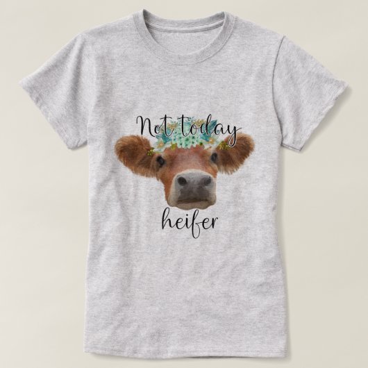Weiße Kuh mit Blumenkronen und Humoralem Text T-Shirt (Design vorne)