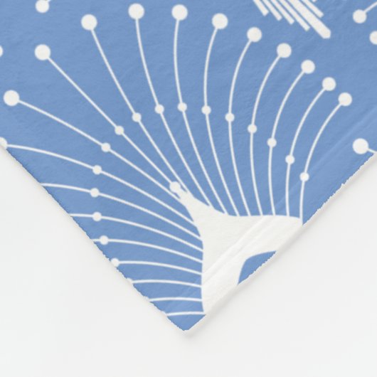 Weiße Kunst-Deko-Muster auf blau Fleecedecke (Ecke)
