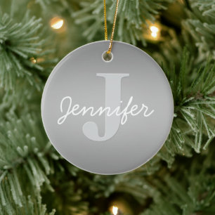Weiße Kursivschrift & Graues Monogramm   Farben be Keramik Ornament