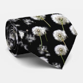 Weiße Leuchte Fluff auf schwarz Krawatte (Gerollt)