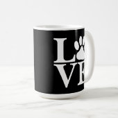 Weiße LIEBE Word Dog Paw Drucken auf schwarzem Hin Kaffeetasse (VorderseiteRechts)
