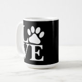 Weiße LIEBE Word Dog Paw Drucken auf schwarzem Hin Kaffeetasse (Vorderseite Links)