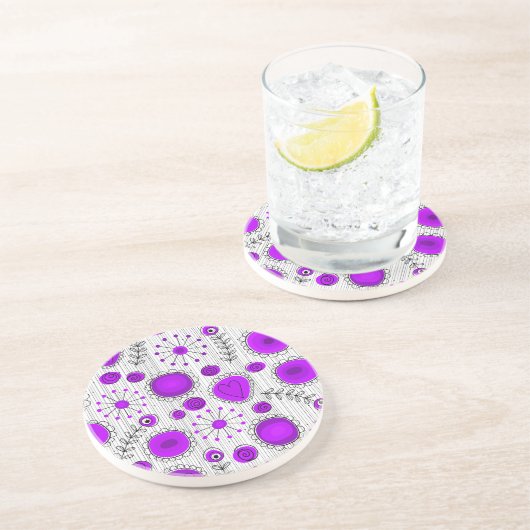 Weiße lila Herzen und Blume blumenreich Getränkeuntersetzer (Seite)