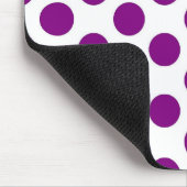 Weiße lila Polkapunkte - Mousepad (Ecke)