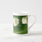 Weiße Lilie des Tals (Convallaria majalis) Porzellantasse (Rechts)