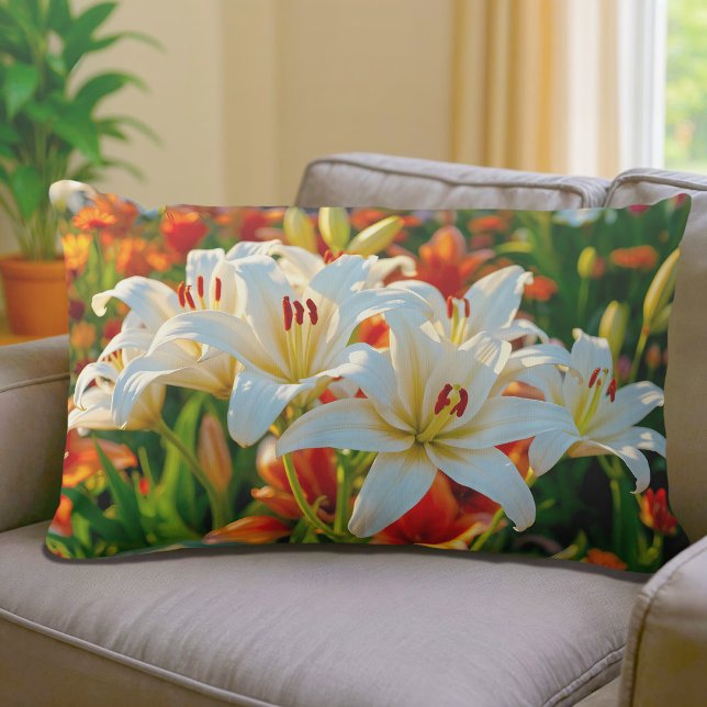 Weiße Lilien Lendenkissen (Lumbar pillow with white lilies)
