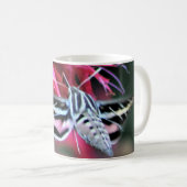 Weiße Linde Sphinx Moth Red Bee Balm Kaffeetasse (VorderseiteRechts)