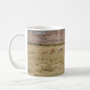 WEISSE LLAMA AUF BROWN GRASS KAFFEETASSE