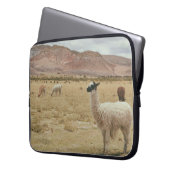 WEISSE LLAMA AUF BROWN GRASS LAPTOPSCHUTZHÜLLE (Vorderseite Links)