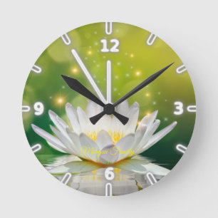 Weiße Lotusblumenlandschaft, Zen Runde Wanduhr