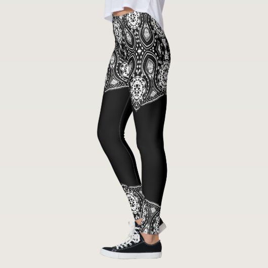 Weiße Mädchen auf veränderbarem schwarzen Hintergr Leggings (Links)