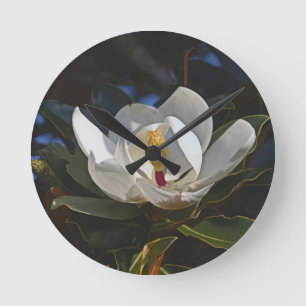 Weiße Magnolienblume Uhr