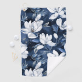 Weiße Magnolienmuster im Hintergrund, Golfhandtuch (Insitu)